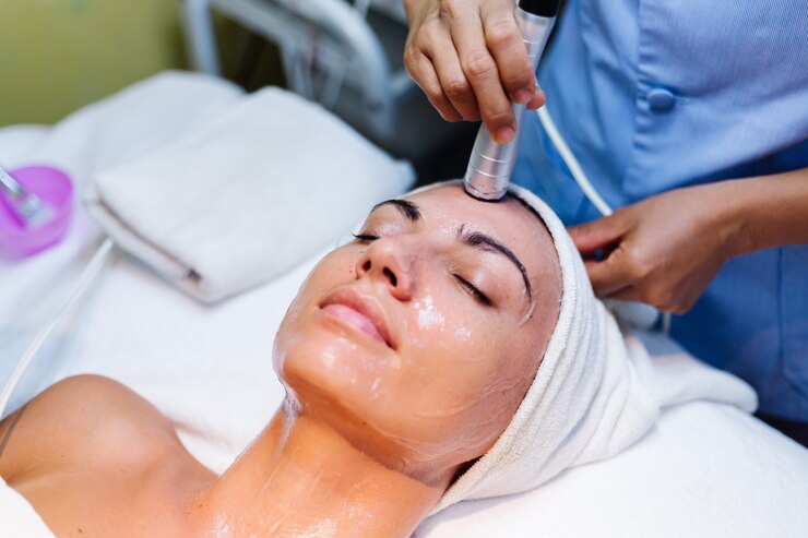 How HydraFacial Can Address Common Skin Concerns: Acne, Aging, and More
